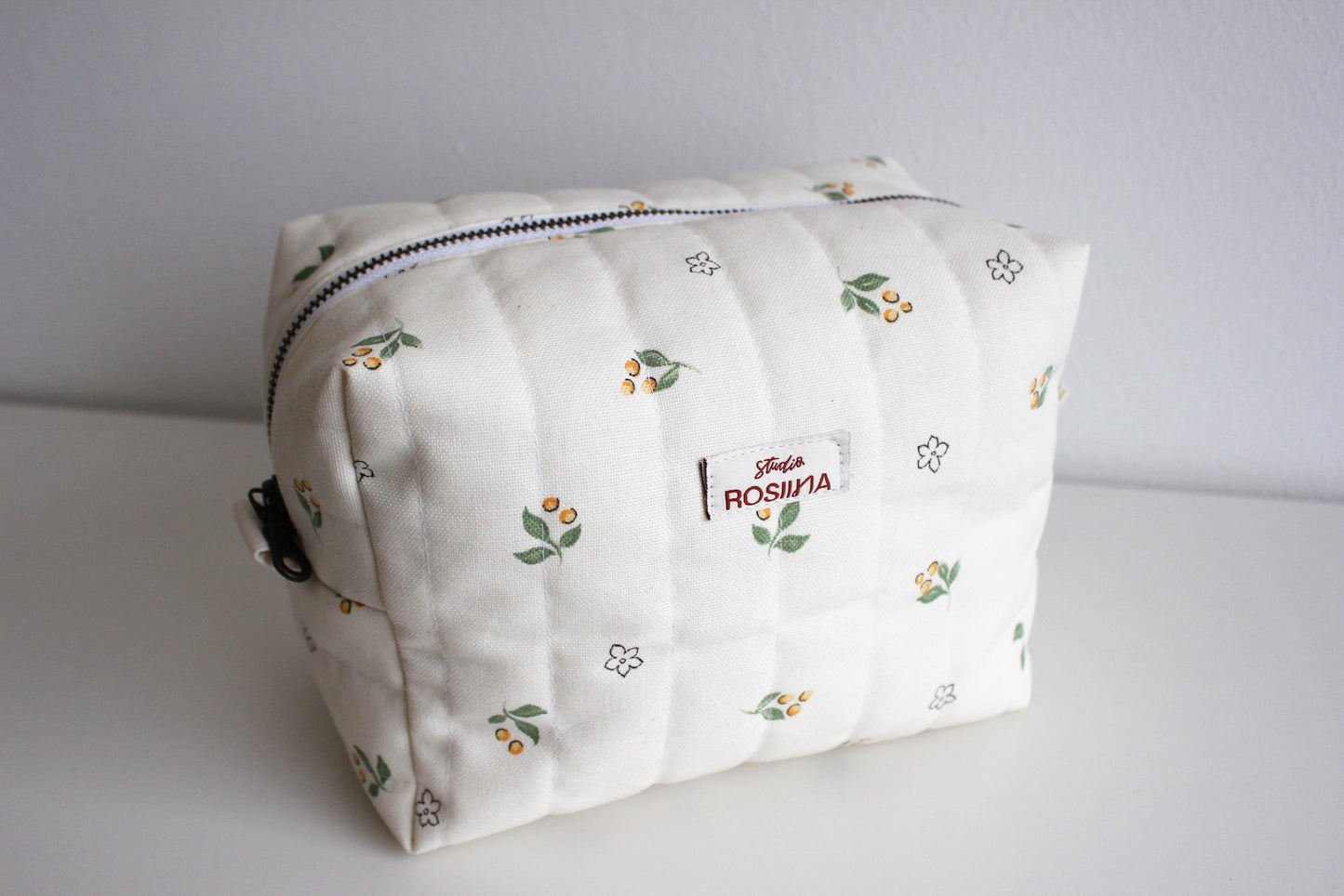 Tikattu toilettilaukku - keltainen kukka