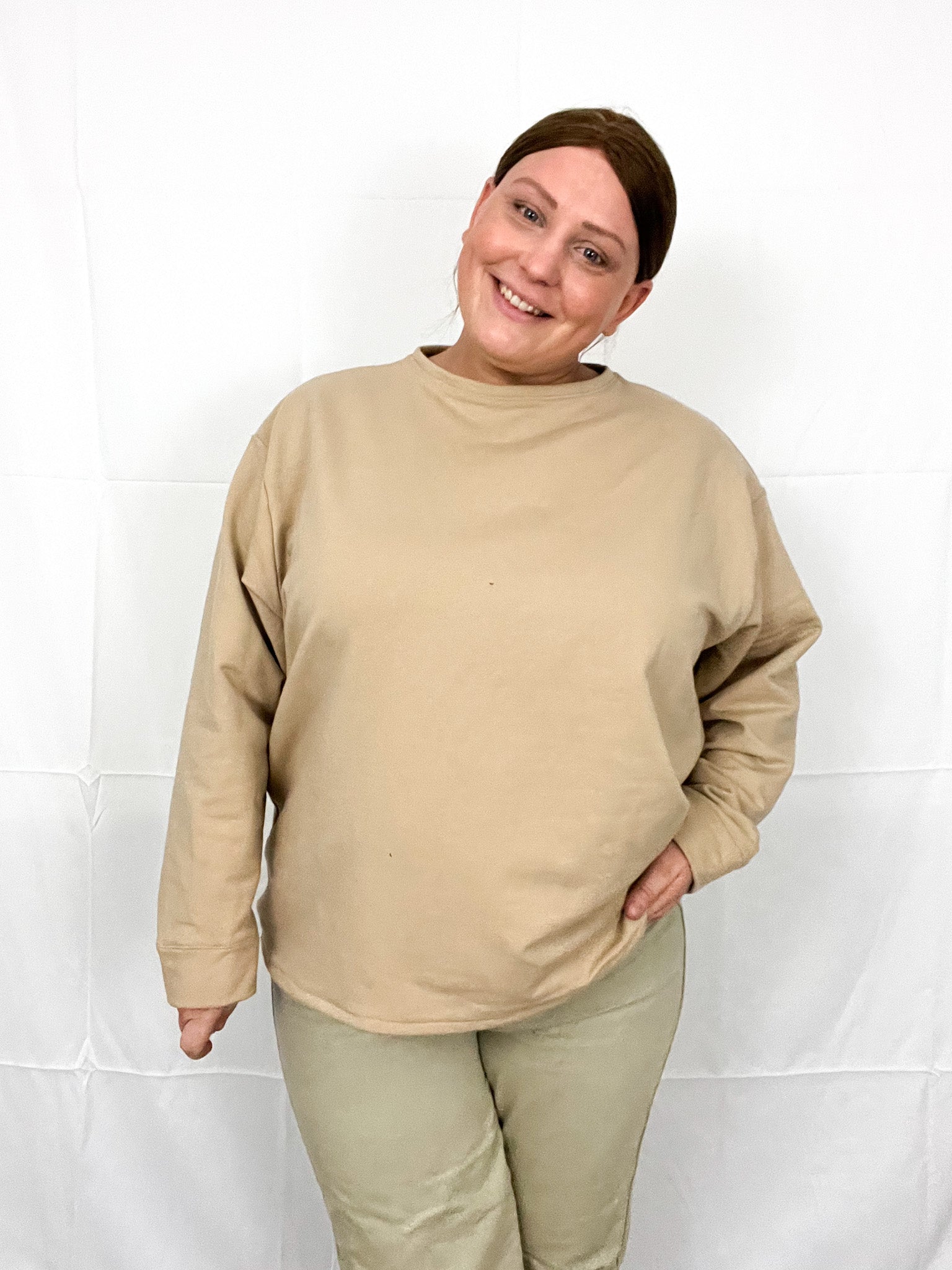 Beige kirjottu collegepaita