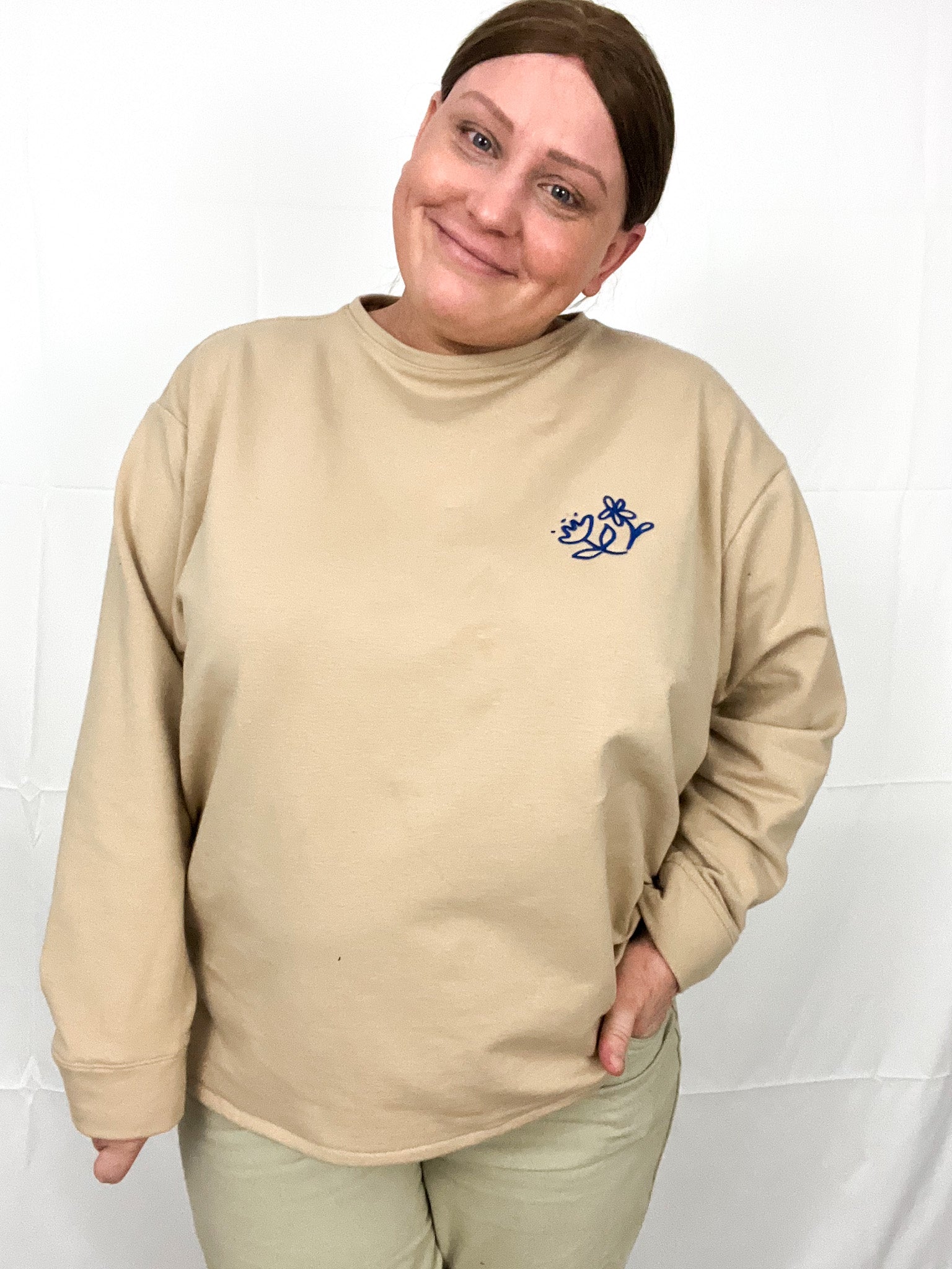 Beige kirjottu collegepaita